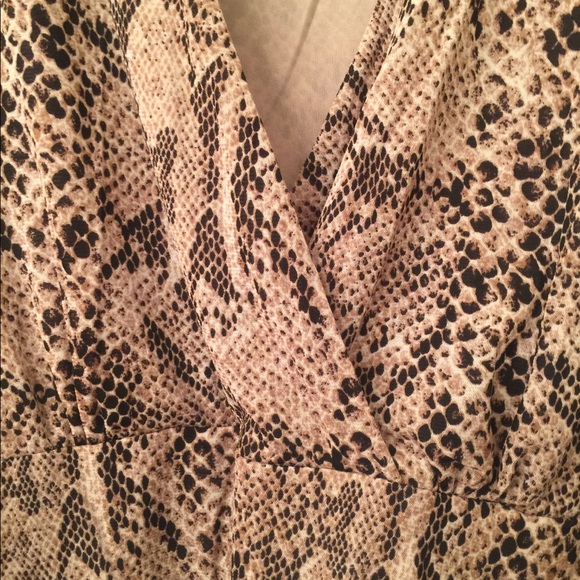 NWOT Snake skin pattern Liz Claiborne blouse - Picture 3 of 5